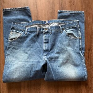 Wrangler Men's Relaxed Fit Blue Jeans